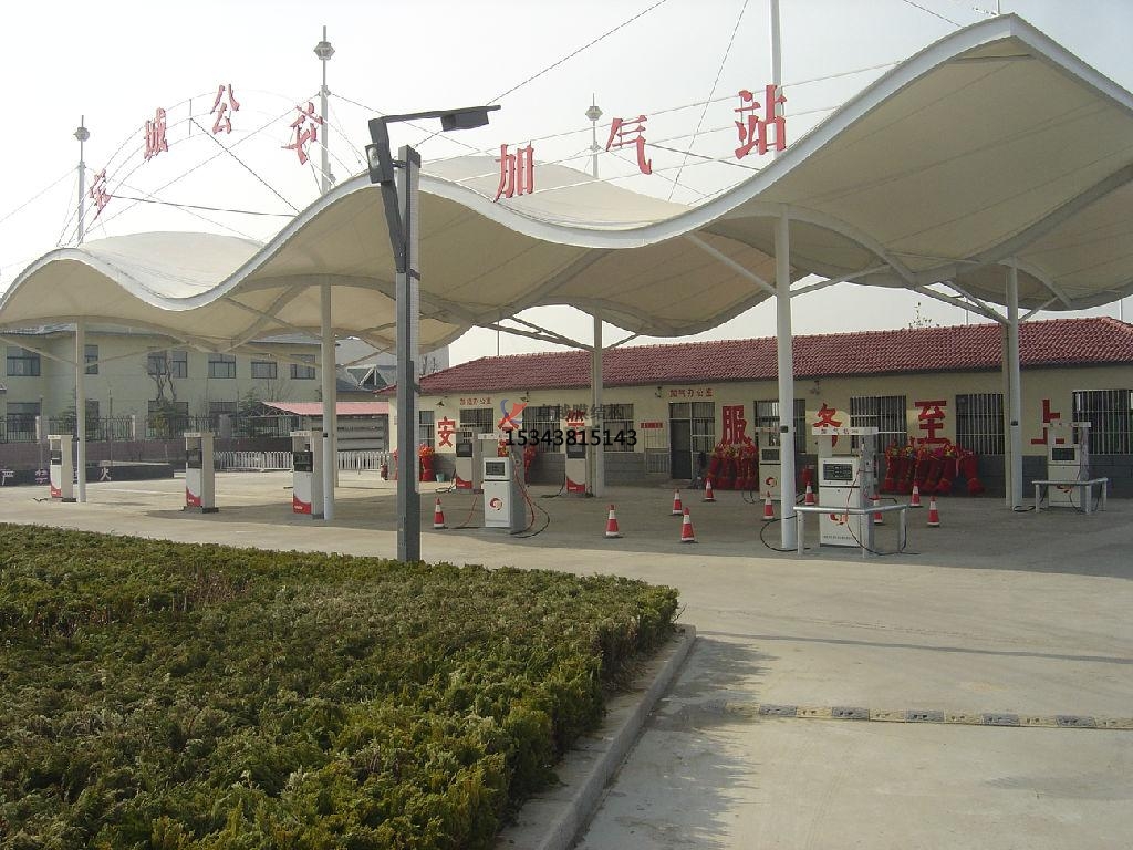 阿勒泰加油站罩棚施工/加氣站雨棚設計安裝/充電站生產(chǎn)廠家