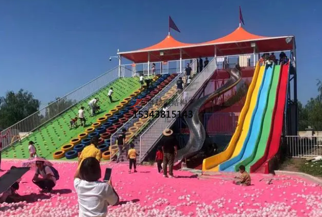 上海滑世界橘紅色<font color='red'>張拉膜結構</font>生產